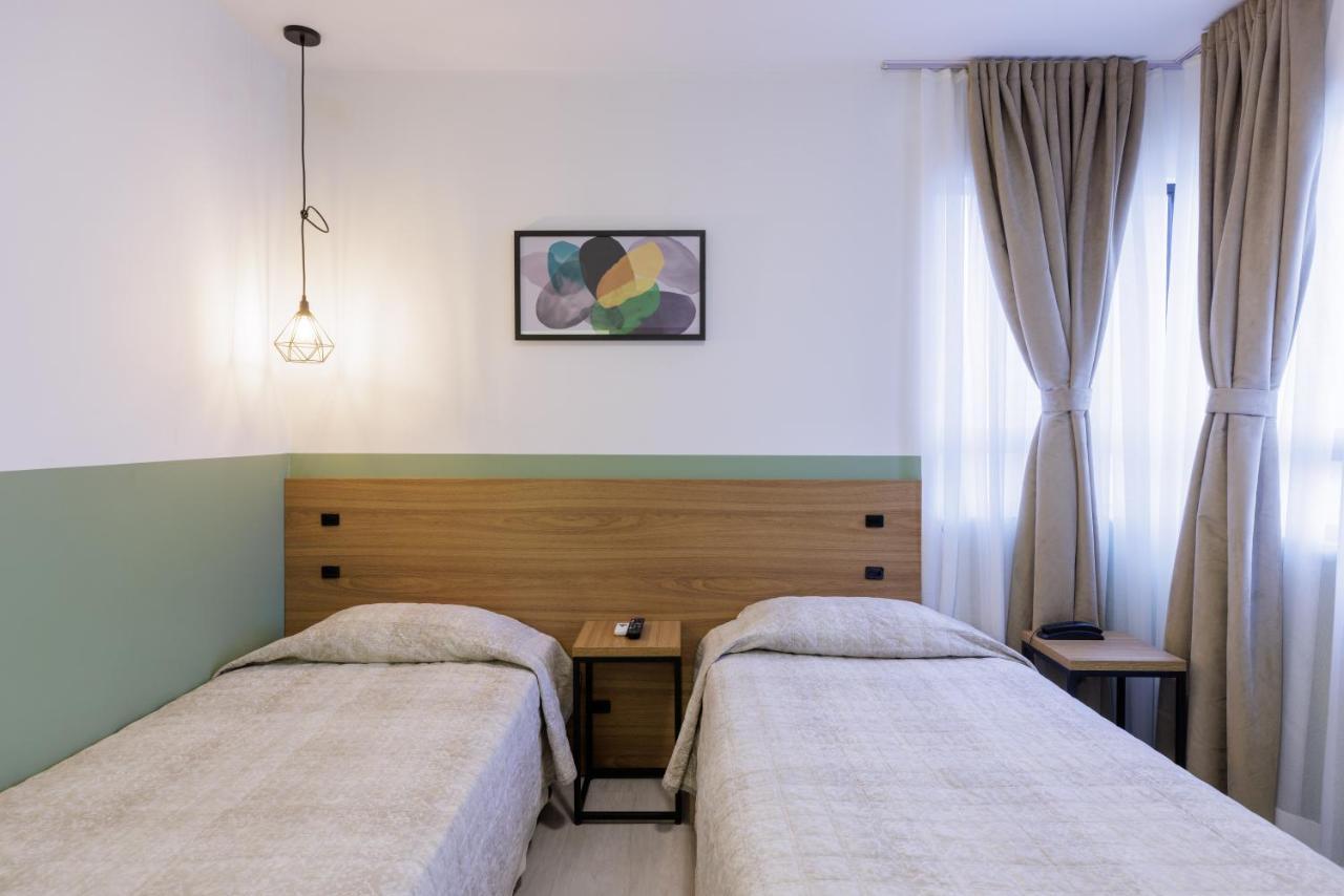 Quarto Deluxe com 2 Camas de Solteiro