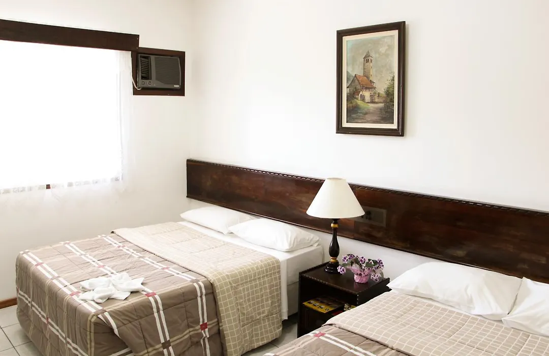 Holz Hotel-1